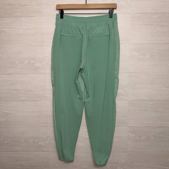 Athleta Brooklyn Joggers Size 6 Sage Green Lightweight Travel Pants Women’s - Picture 7 of 7